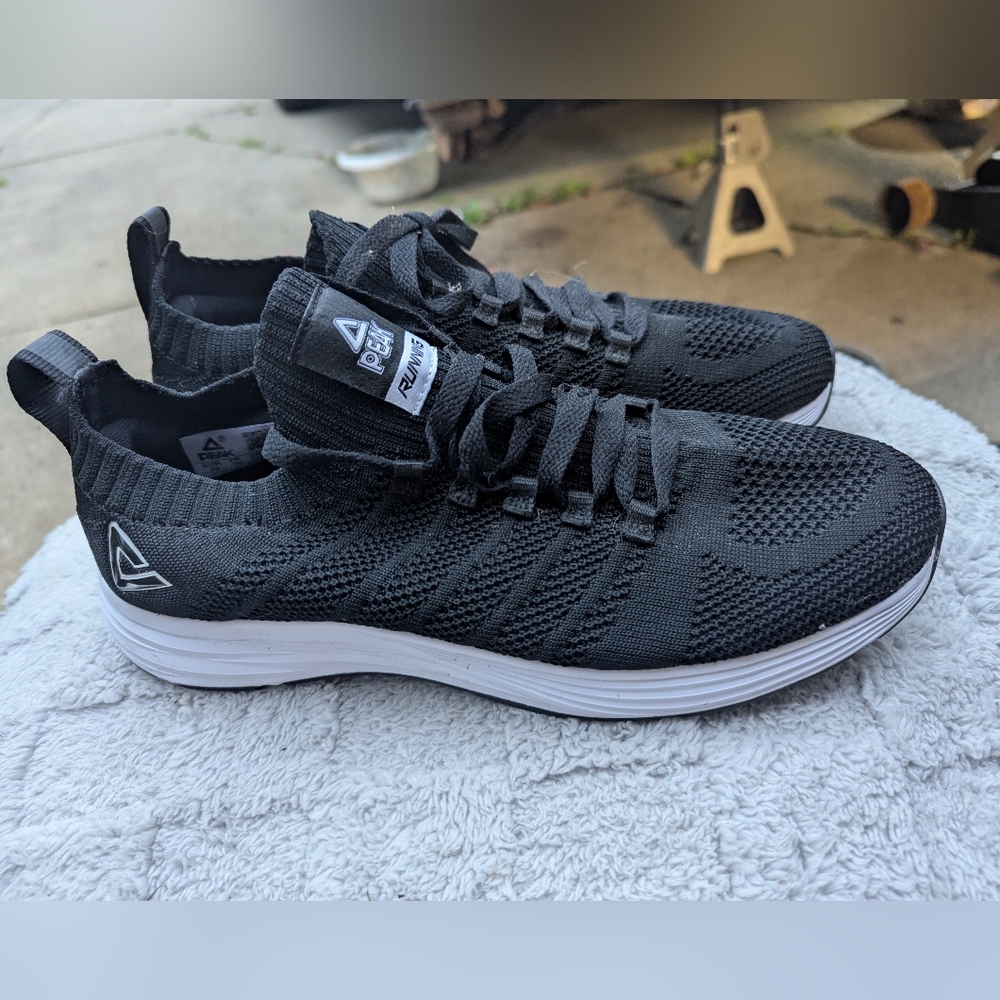 NEW Men's Peak Black Running Sneakers Size 6.5